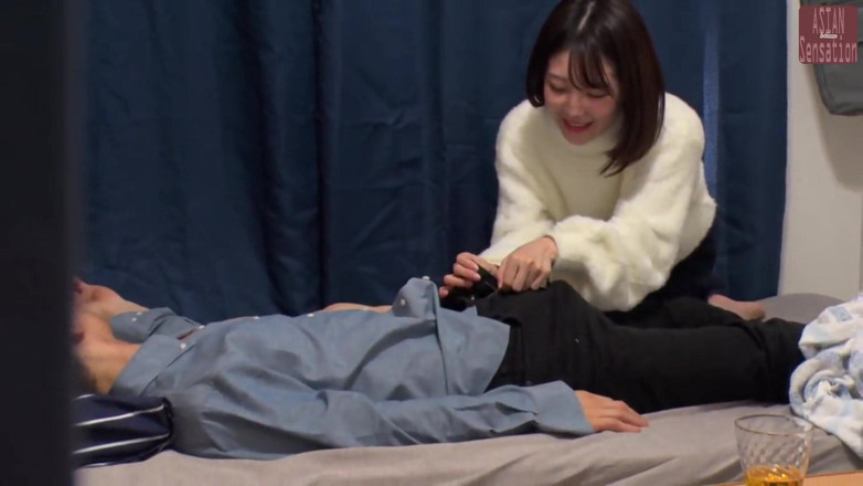 J-Cams: シングルズパーティーピックアップ - アマチュア美女がハンサムな男と狂い合う - パート1