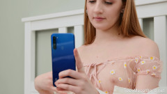 Teen Mega World: Cutie werkt hard tot een orgasme