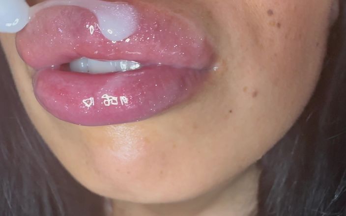Asmr_mouth: Un botín de lipgloss cuando beso