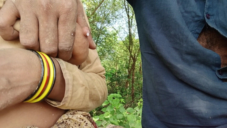 seema: Las tetas de bhabhi outdoor salen