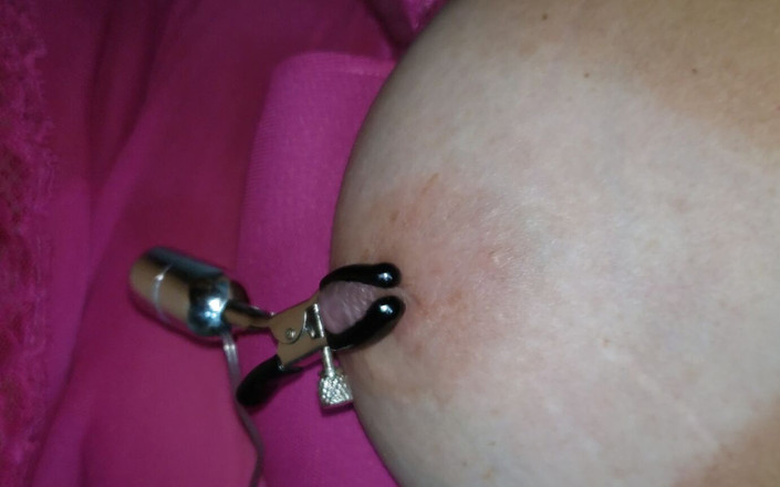 Minhaesposaparaoutro: 乳首オナホールを使いながらフェラチオの後にザーメンを飲む