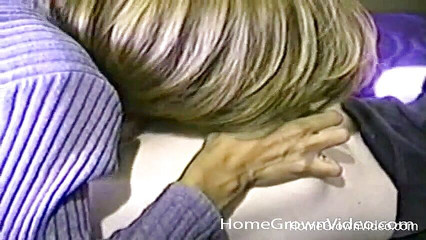 Homegrown Vintage: Talia张开她的阴户被kevin操