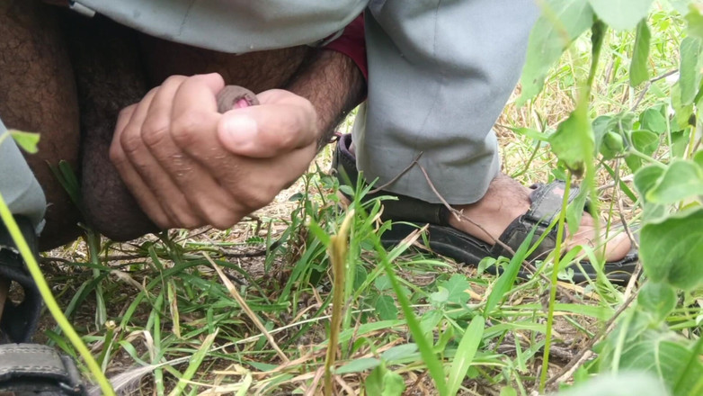 Brijesh 270: Il ragazzo etero ama masturbarsi il suo grosso cazzo e...