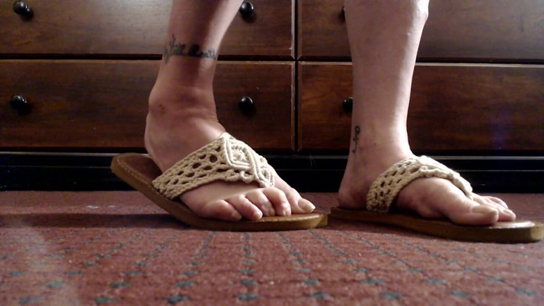 Abby Anna: Stojící kožené flipflops hry