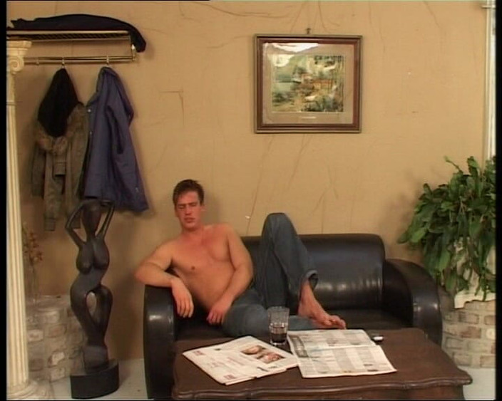 Hardcore German Club: Cewek jerman dengan memek berbulu lagi asik muasin kontolnya