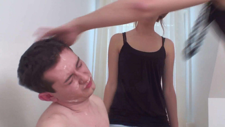 Femdom Austria: Spucken und sie zu ihrem sklaven machen