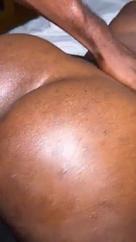 Esta buceta de 18 anos é perfurada por seu colega de classe