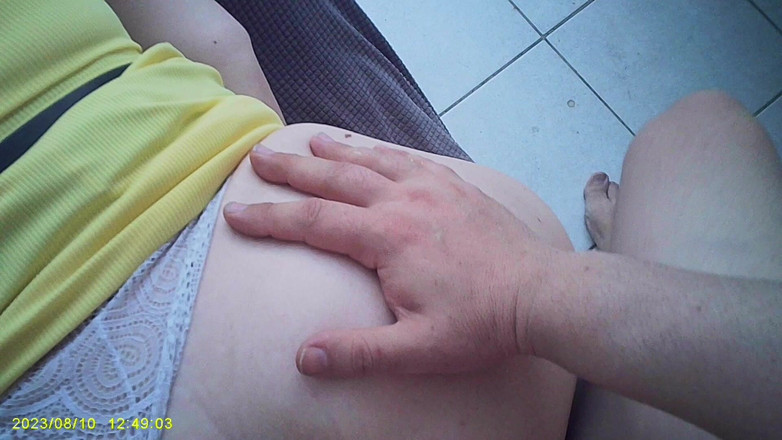 Sofy13: Roztahuje můj žihadlo a tvrdě šuká můj malý zadek v POV