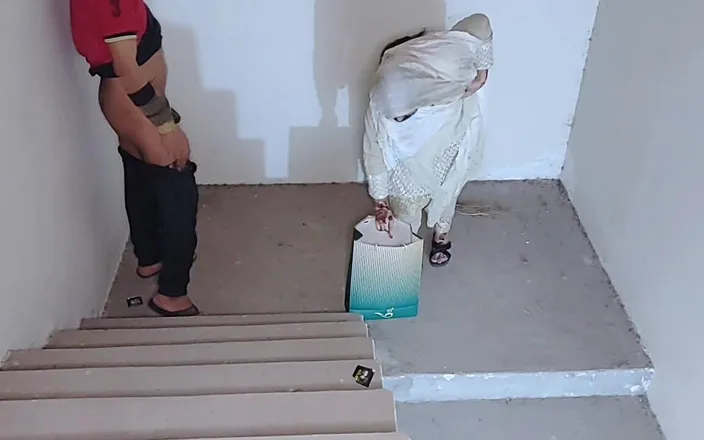 Faryal: Petite amie Ki Khala Ko Choda - rendez-vous cadeau tard dans...