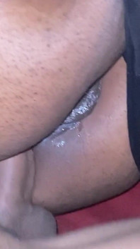 배다른 여동생의 보짓물 가득한 엉덩이에 질싸