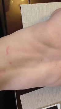 Zadkem zpustošená teenagerka polyká 1. dávku
