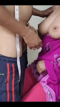 Krawiec jebanie gorące indyjskie kobiety w jego sklepie. Hinduskie wideo