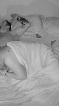 Puchis - sexy brunetka saje ptáka polykání To všechno jí dává kundičku nebo voskovaný cumming