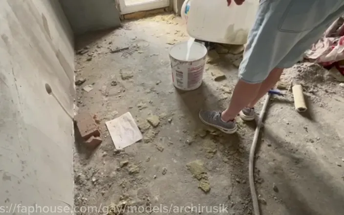 ArchiRusik: The Construction Worker Freaked Out and Filled His Boss's Mouth...