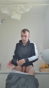 Teen ra khỏi bồn tắm ướt át