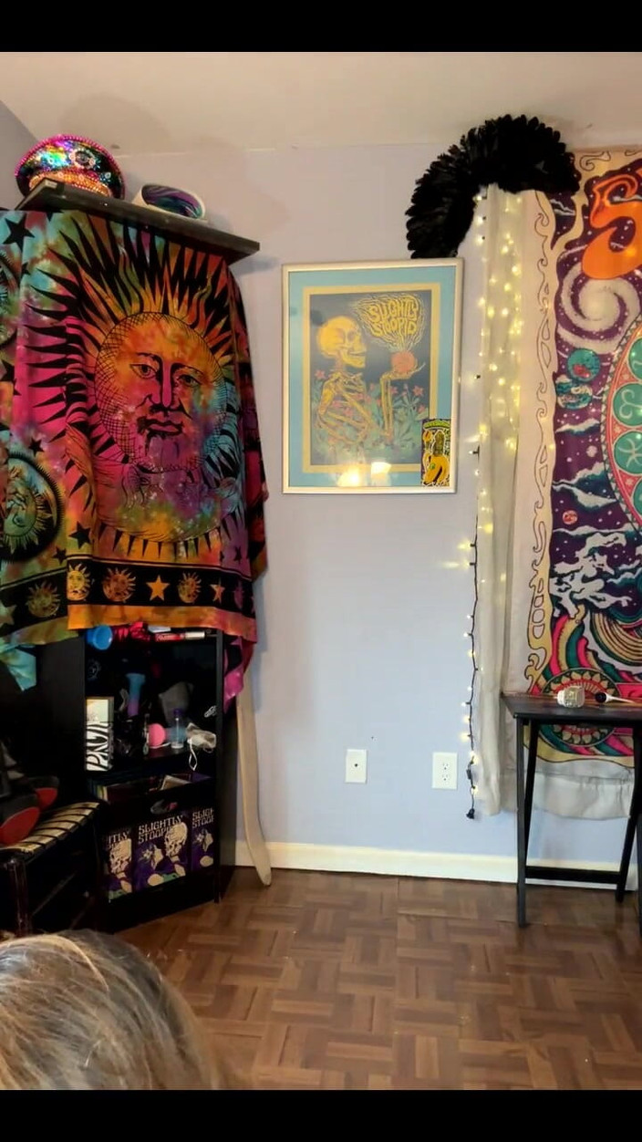 Suzy Wylde:  Pertunjukan asap &amp; menari dengan Suzy Wylde