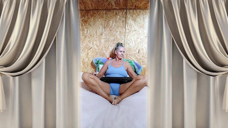 Lukerya: Ibu rumah tangga yang hot lukerya. Cinta seorang wanita, ciuman...