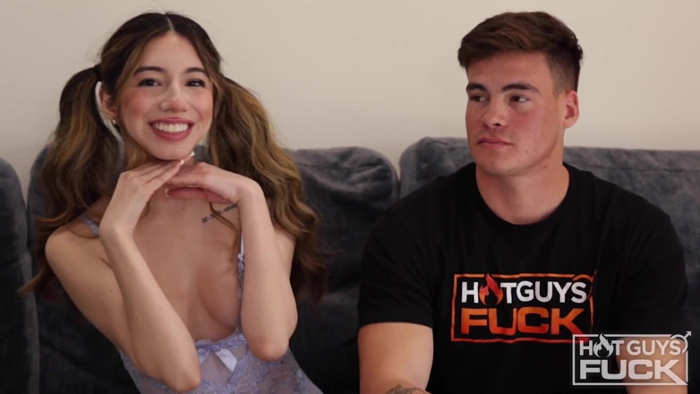 Hot Guys Fuck: Uhhh! Teen blondie našla ptáka, který se nevzdá!