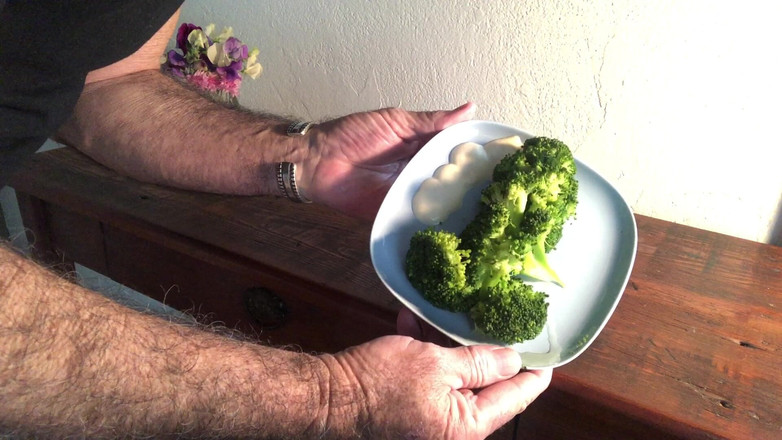 OhTrevor: Ohtrevor Mănâncă pentru o încărcătură mai mare de spermă.