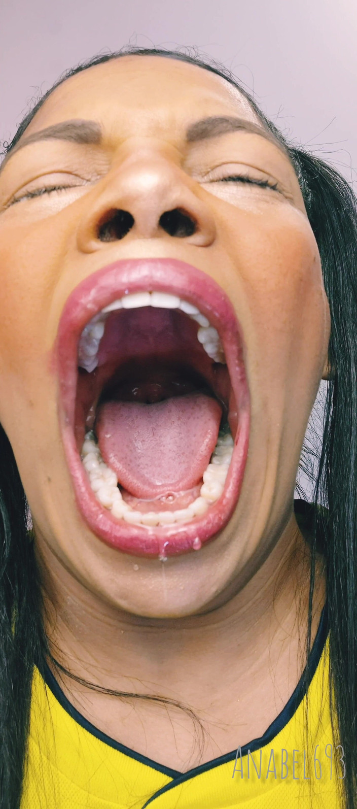 anabel693: Yawning con la mia enorme bocca