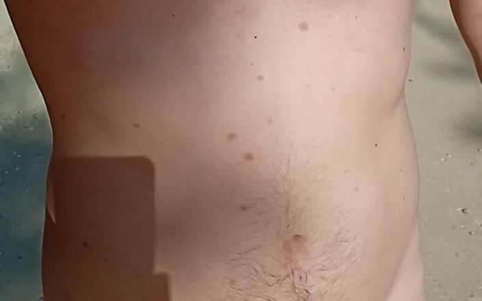Deepthroat260: Ексгібіціоніст голий хлопець ходить з членом