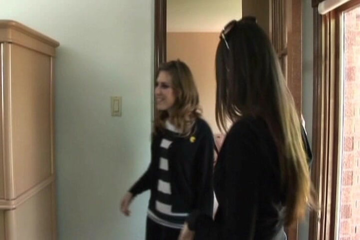 Videos Francaises: สาวฝรั่งเศสน่ารักเหล่านี้ใช้นิ้วติ้วหีและทําให้กันและกันพอใจ