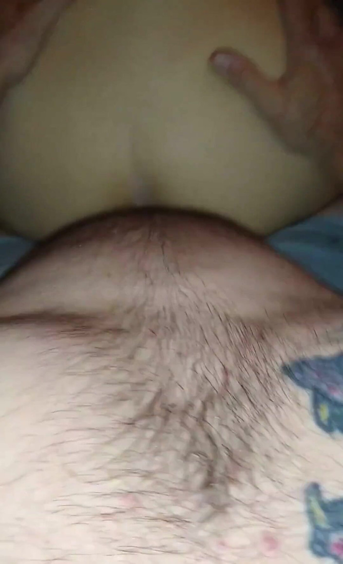 Pussy hound: Королева размера имеет удивительную задницу и принимает огромный член жестко