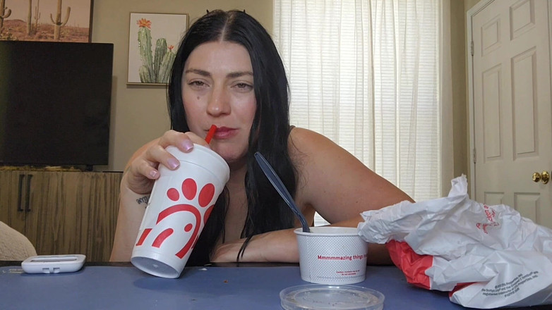 Julia Ryan: Fast-food-mă face atât de gassy