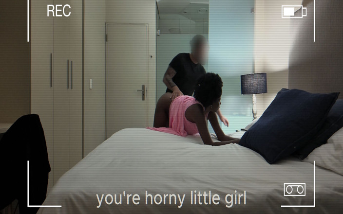 Slut me out: Filmare de acasă: fiica vitregă îl imploră pe tatăl ei vitreg...