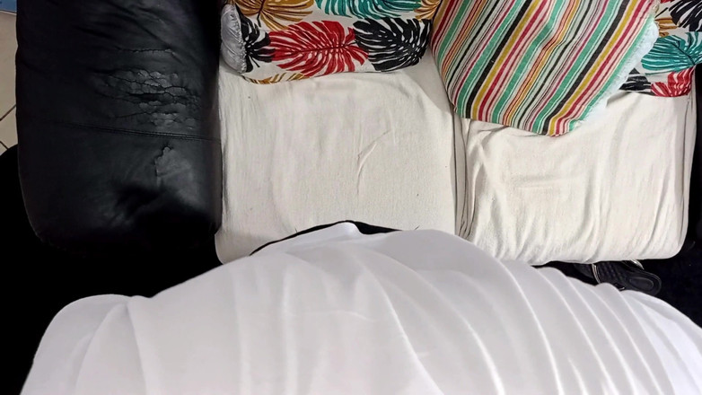 Victor SweetCoupleStories: Servitoarea este pedepsită cu palme și sex oral