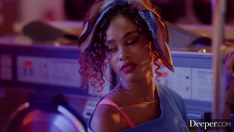 Deeper: Глибше. Цукрова краля Скарліт має пристрасну зустріч з колишньою