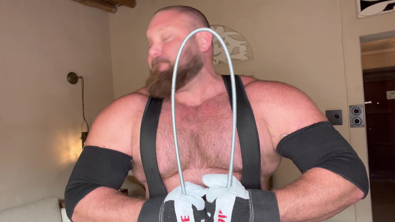 Jack stacked: Lycra fetisjmetaal buigt met aftrekkend sperma eten