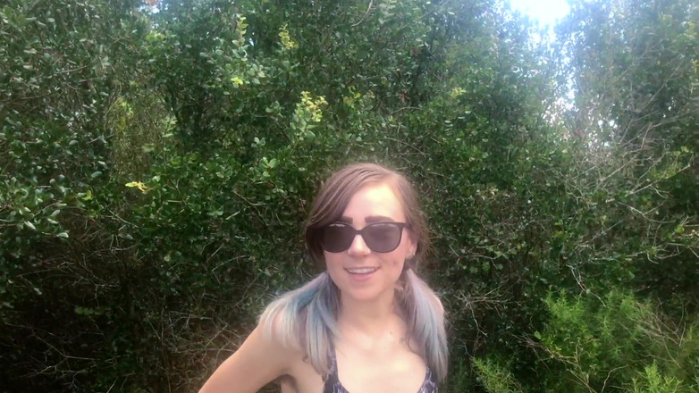 kactus kutie: O fată cu cozi se în pădure