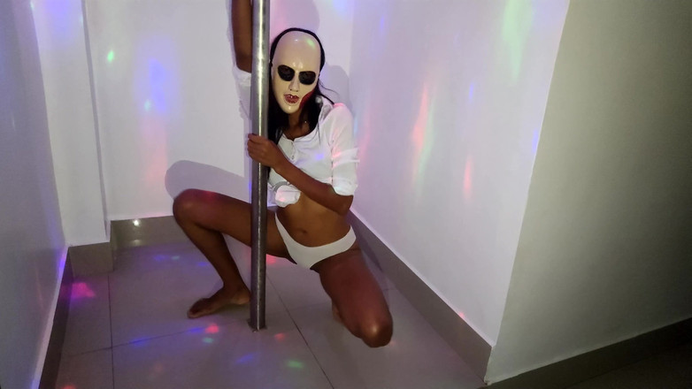 Martin13: Lo studente fa porno fatto in casa per garantire il...