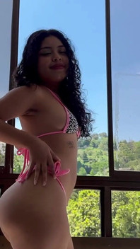 Fiica mea vitregă, Ashley Amber, a început să lucreze la The Blue după ce a fost divulgat un videoclip cu ea la facultate