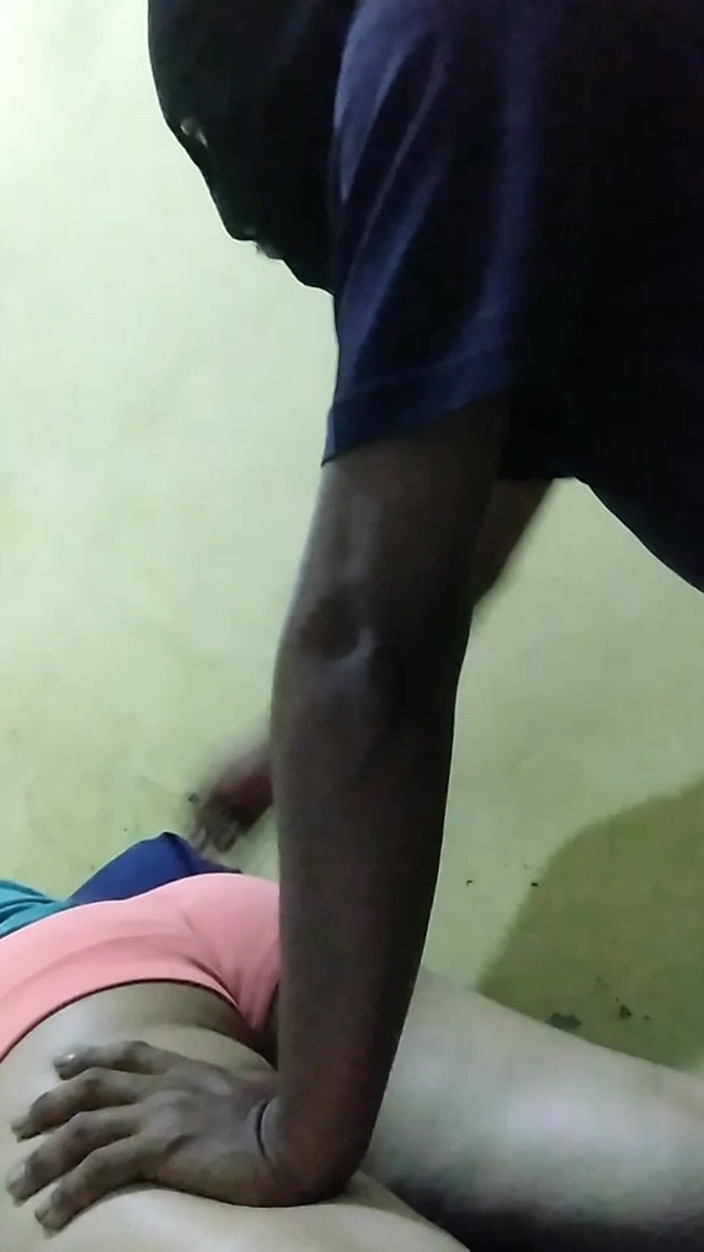 Angelina Pop: Masażystka dostaje piękne i seksowne klientki