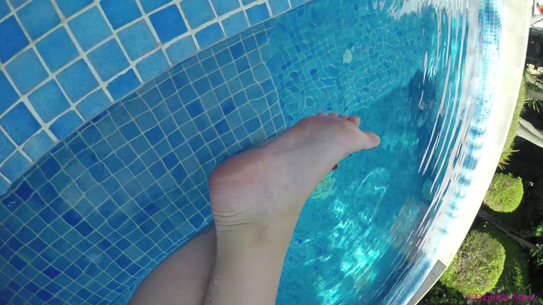 Danielle Maye: Hot tub tenen