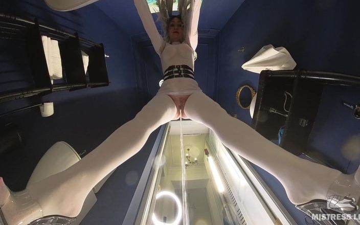 Mistress Legs: Je werd een toilet voor meesteres in witte netkousen en...