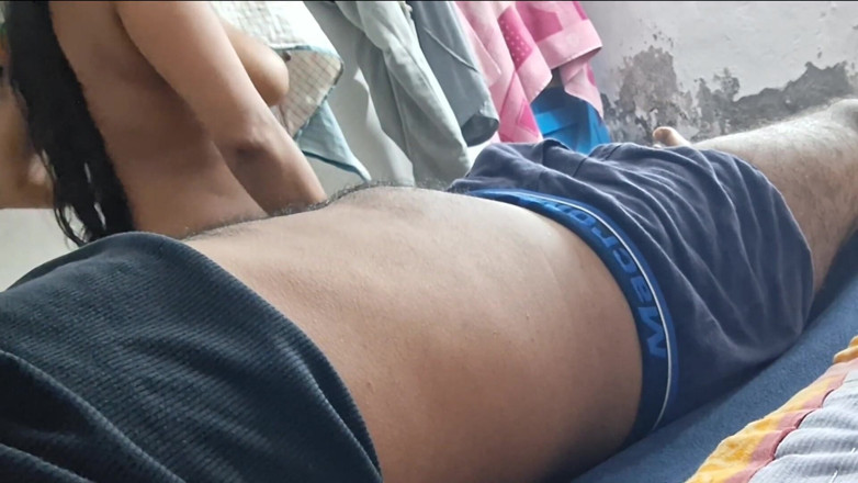 Busty Banuu: Urutan batang Asmr melalui buah dada besar