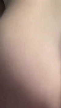 Tante bertato menguras sperma mantan pacarnya dengan nyepong kontol ceroboh