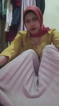 Horny Muslim Femboy