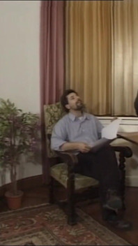 Gemendo alto durante profunda penetração vaginal
