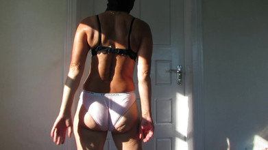 SexyAnka: Pembersihan wanita seksi berotot