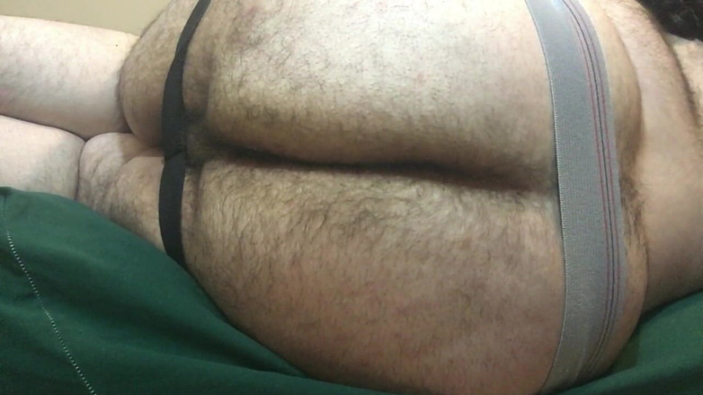 Chunky Belly Boy: Мастурбирует игрушкой мою волосатую дырку