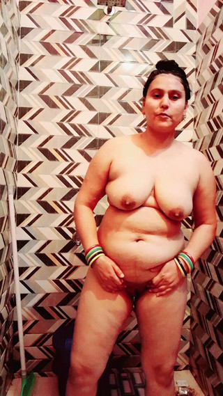 Puja555: 인도 형수 화장실 장면