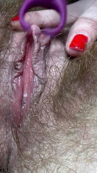 Mới thử nghiệm đồ chơi âm vật lớn cực khoái âm hộ có lông