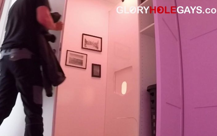GLORYHOLEGAYS: 年轻工人高潮两次 - 穿过寻欢洞