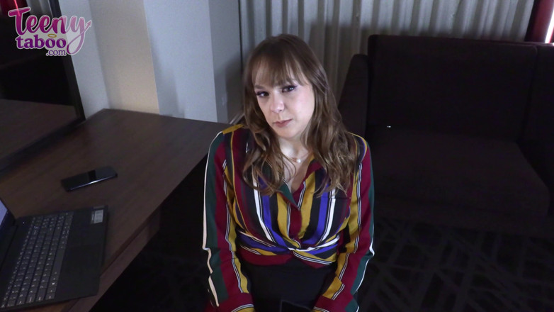 Teenytaboo: สัมภาษณ์ผู้ช่วย creampie ของ Rebecca Vanguard