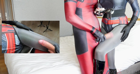 Nylon Xtreme: Nora Fox este Batwoman și suge pula pentru prima dată