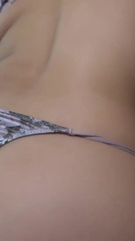Una ragazza tettona aveva bisogno di risparmiare. Un incontro inaspettato ha cambiato immediatamente l'umore per tutti.